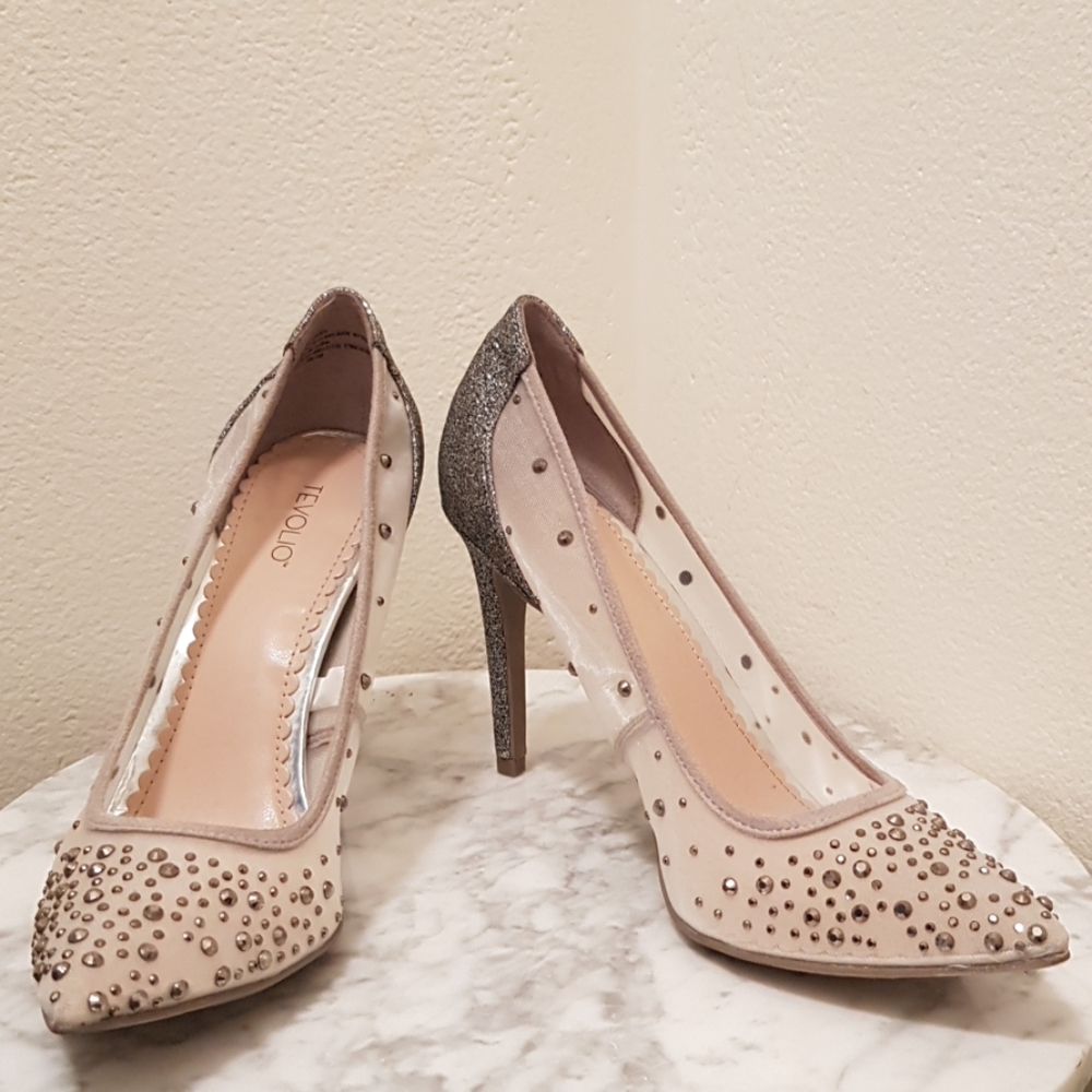 NWOT Tevolio Silver Jeweled Glitter Mesh Heels